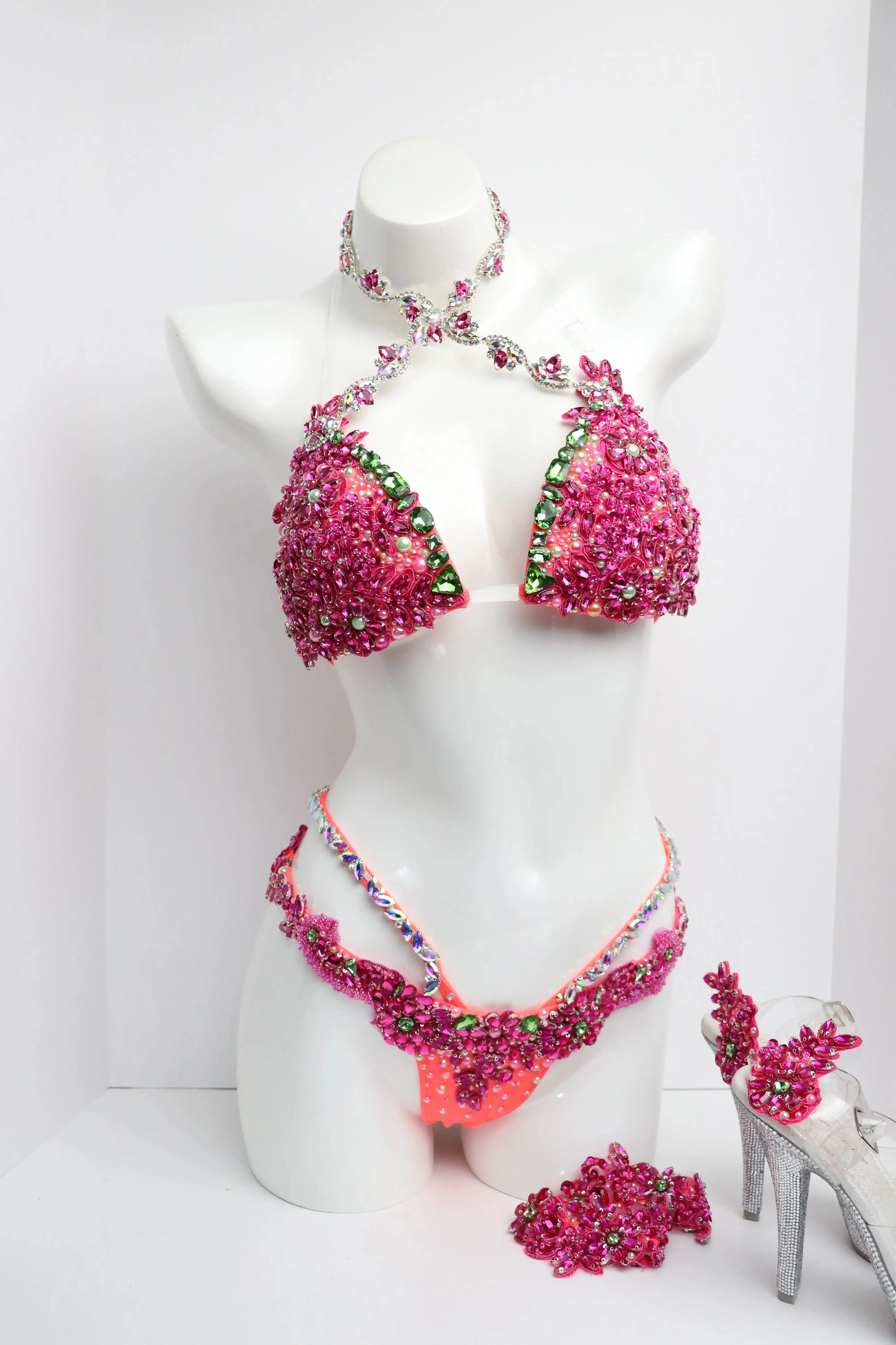 Pre Owned: Strawberry Shortcake Your Couture. Medium Molded/Pro.