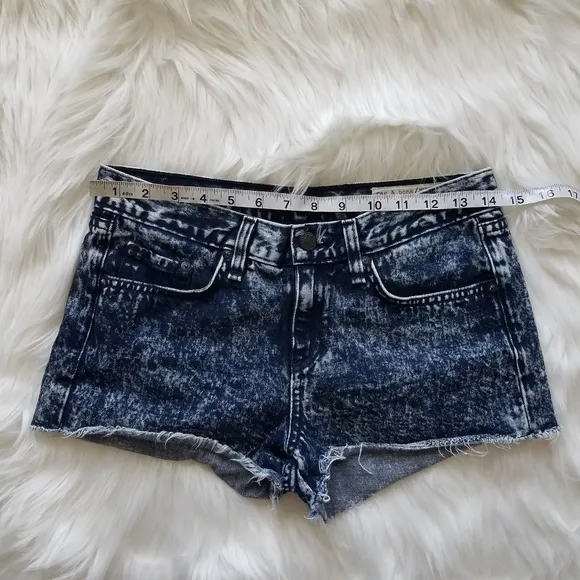 rag &amp; bone Acid Wash Cutoff Denim Shorts Size 25