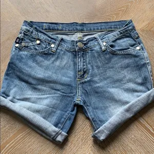 ROCK &amp; REPUBLIC Original Cut Off Denim Shorts 28