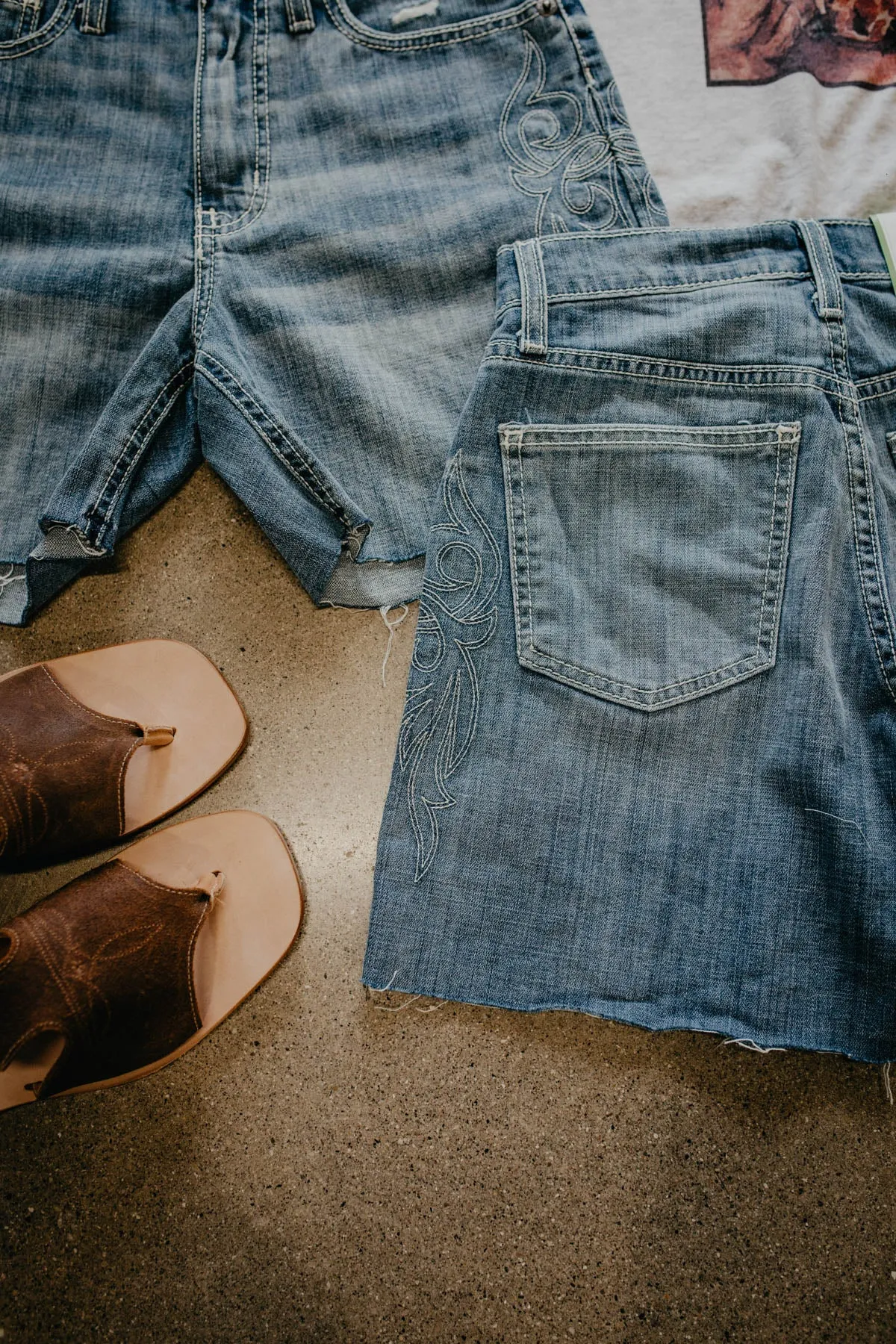 'Sophia' Light Stonewash Shorts with Boot Stitch Embroidery (25-32)