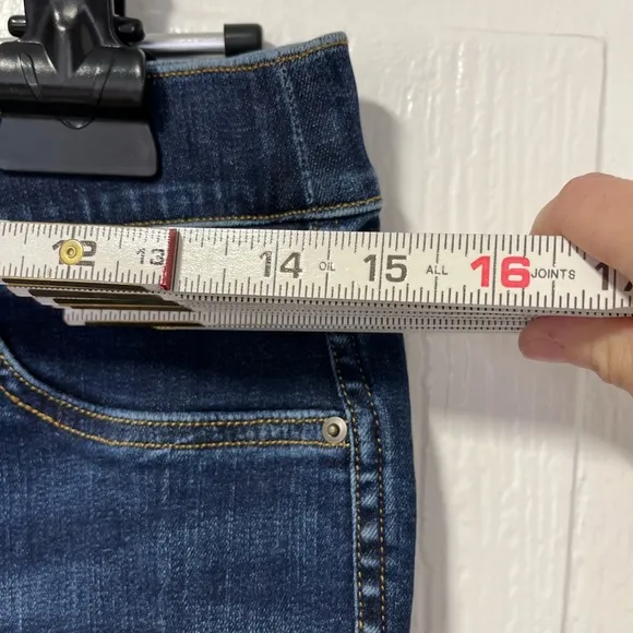 Spanx Shape ankle length skinny jeans size medium petite