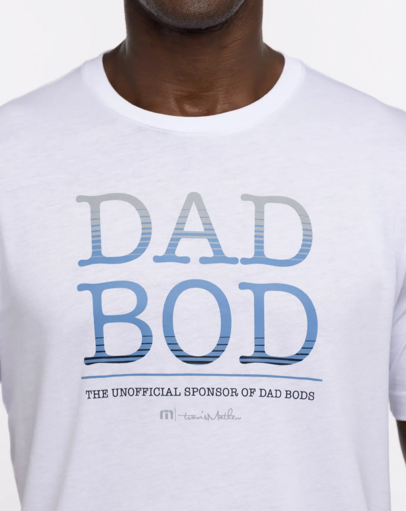 TRAVIS MATHEW MENS DAD BOD 2.0 T-SHIRT - WHITE/BLUE