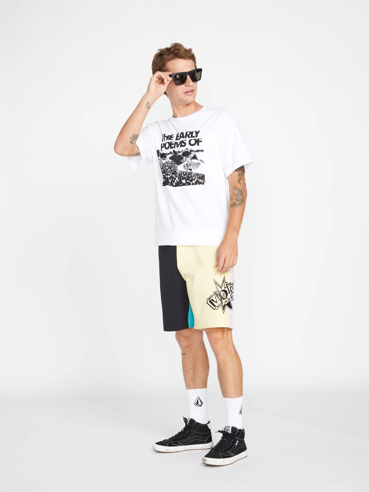 V Entertainment Poems T-Shirt - WHITE